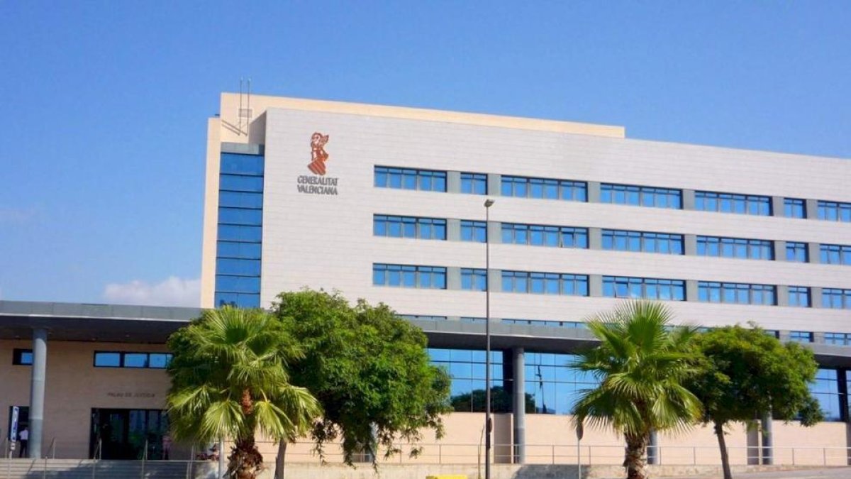 Detingut l'amo d'un immobiliària per estafar 70.000 euros a un ancià