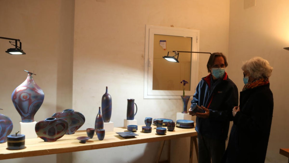 L'Espluga de Francolí retorna la vida als locals comercials tancats amb mostres d'artesania i artístiques efímeres