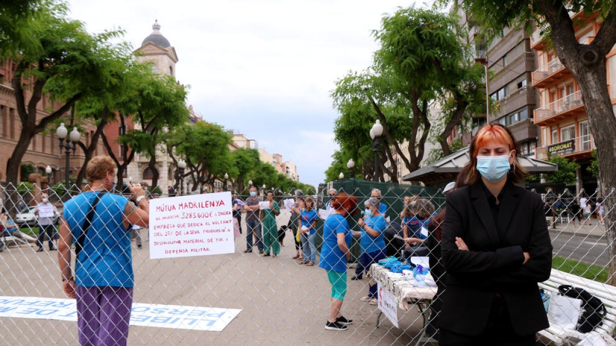 Stop Mare Mortum aixeca una frontera simbòlica a Tarragona per reclamar la llibertat de moviment de les persones