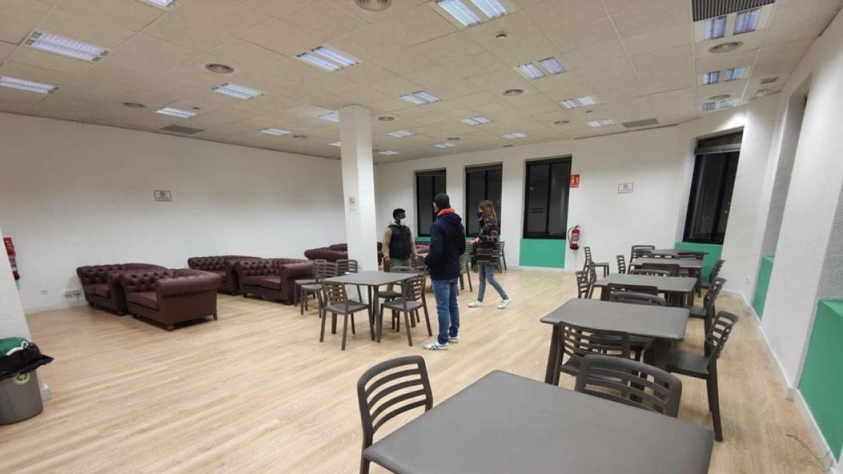 Sólo un tercio de los sin techo del Recinte firal duermen en el hostal Ram Room de Tarragona