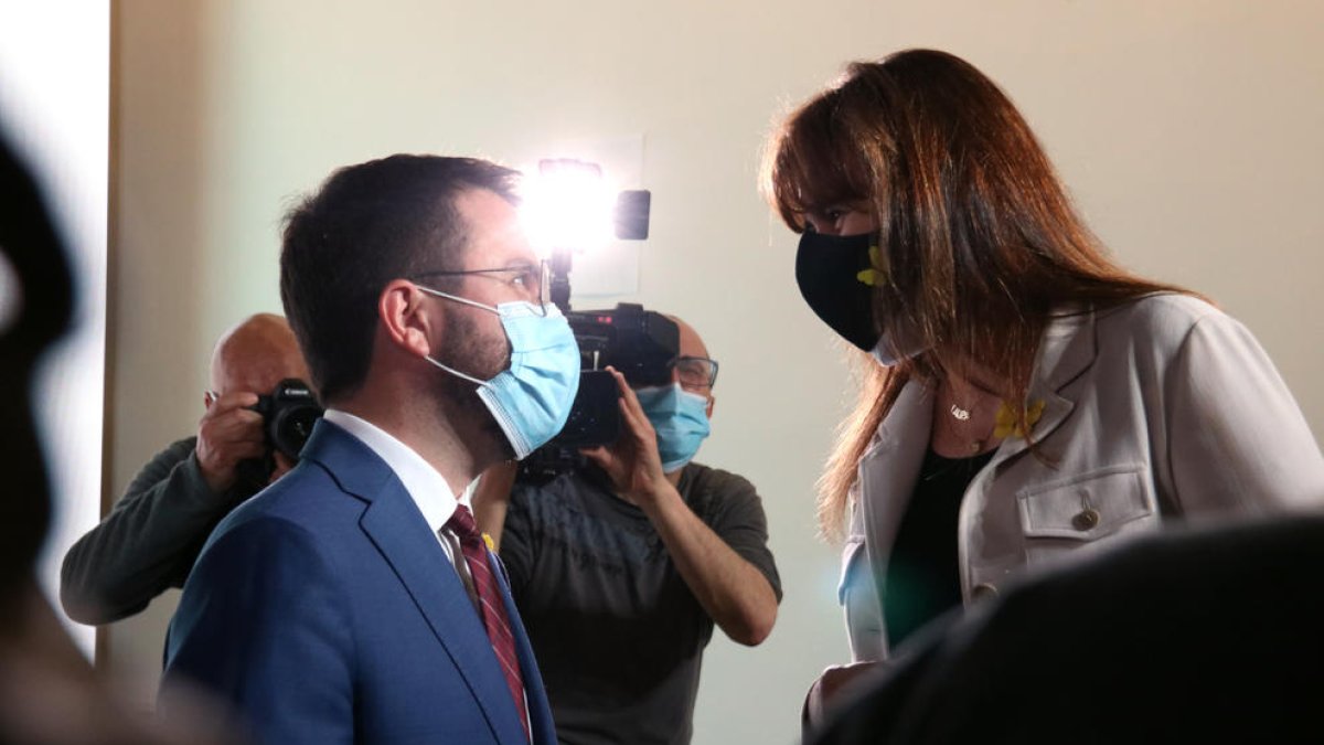ERC y JxCat negocian una ley electoral y reformar el reglamento del Parlamento como parte del acuerdo de investidura