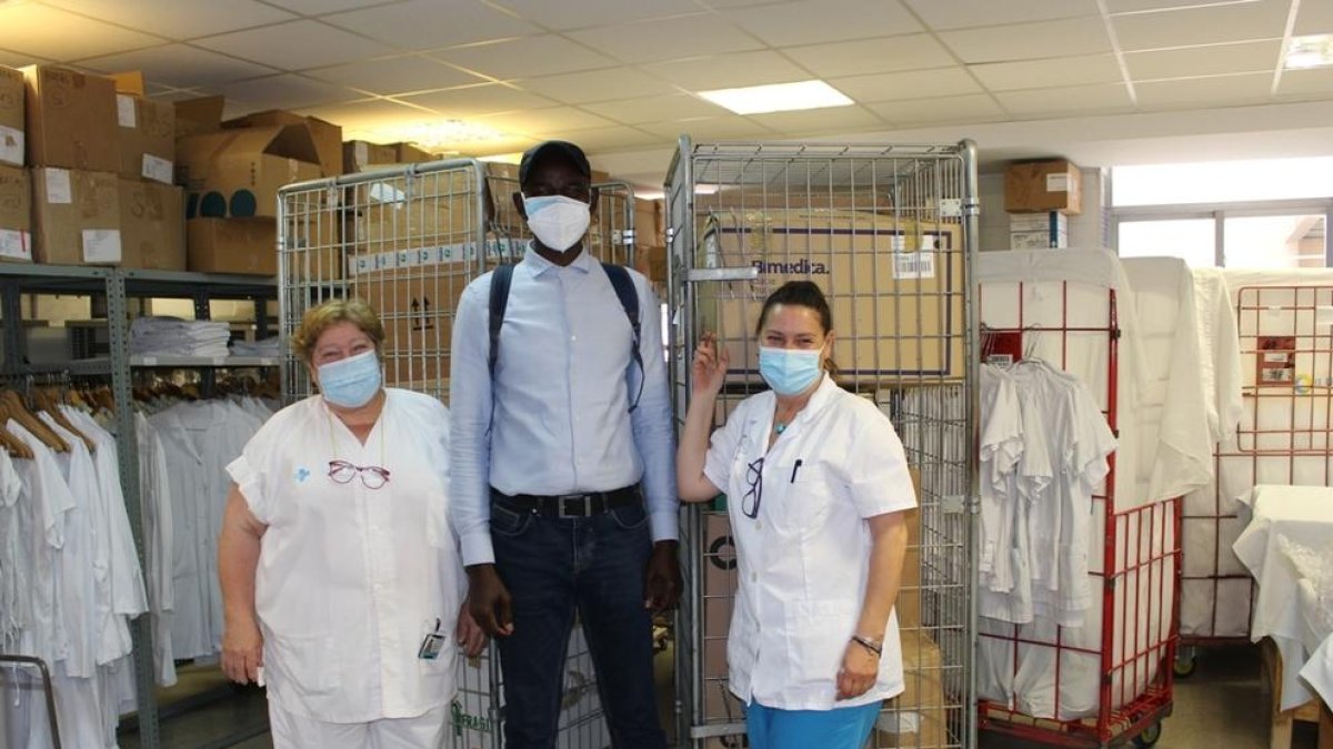 L'Hospital Joan XXIII de Tarragona dóna roba i material d'hoteleria al poble senegalès