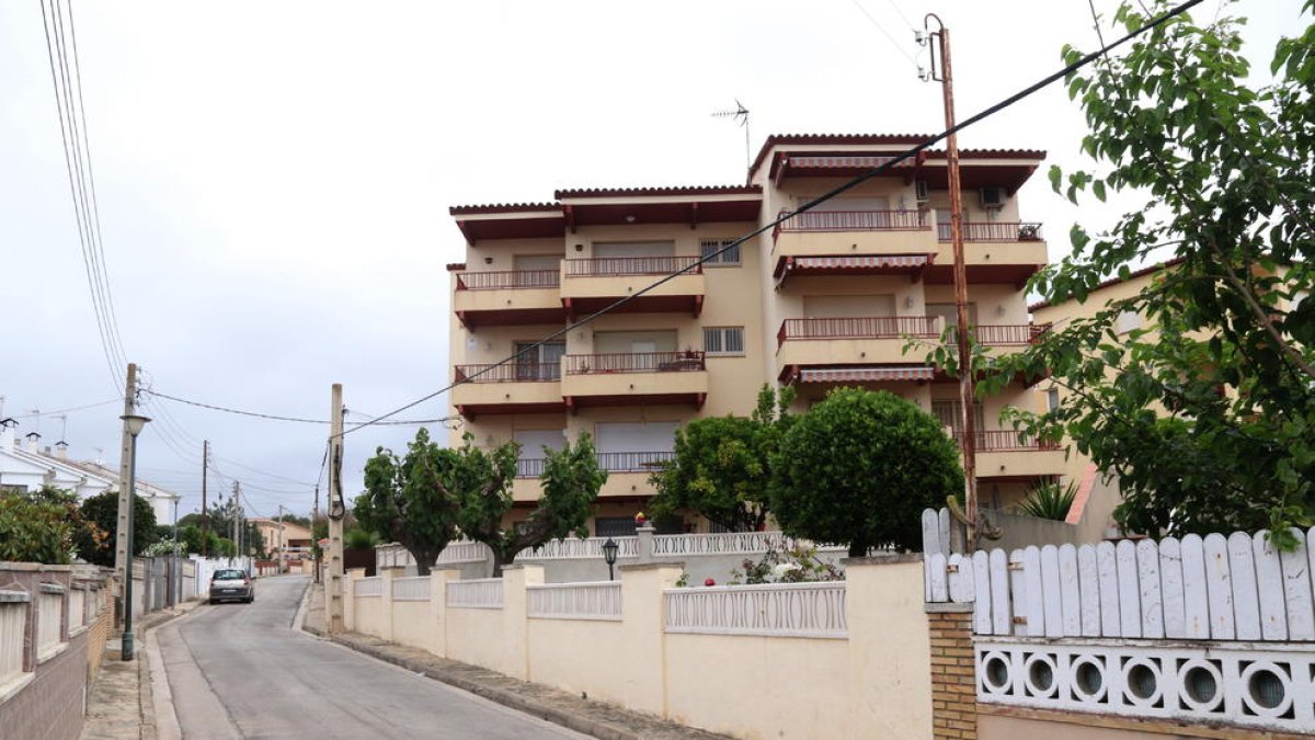 La llamada de una amiga desde Suiza activó la actuación policial que localizó los dos cadáveres en Creixell