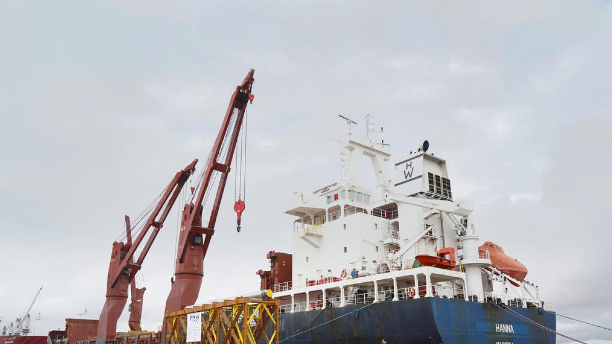 El Port Tarragona realitza l'operativa d'embarcament de 7 peces de Project Cargo amb destinació Bèlgica