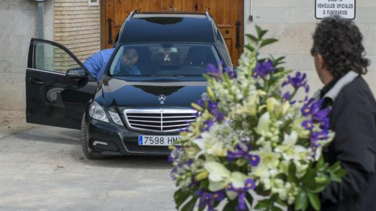 La dona va ser traslladada per ser embalsamada en una bossa de cadàvers