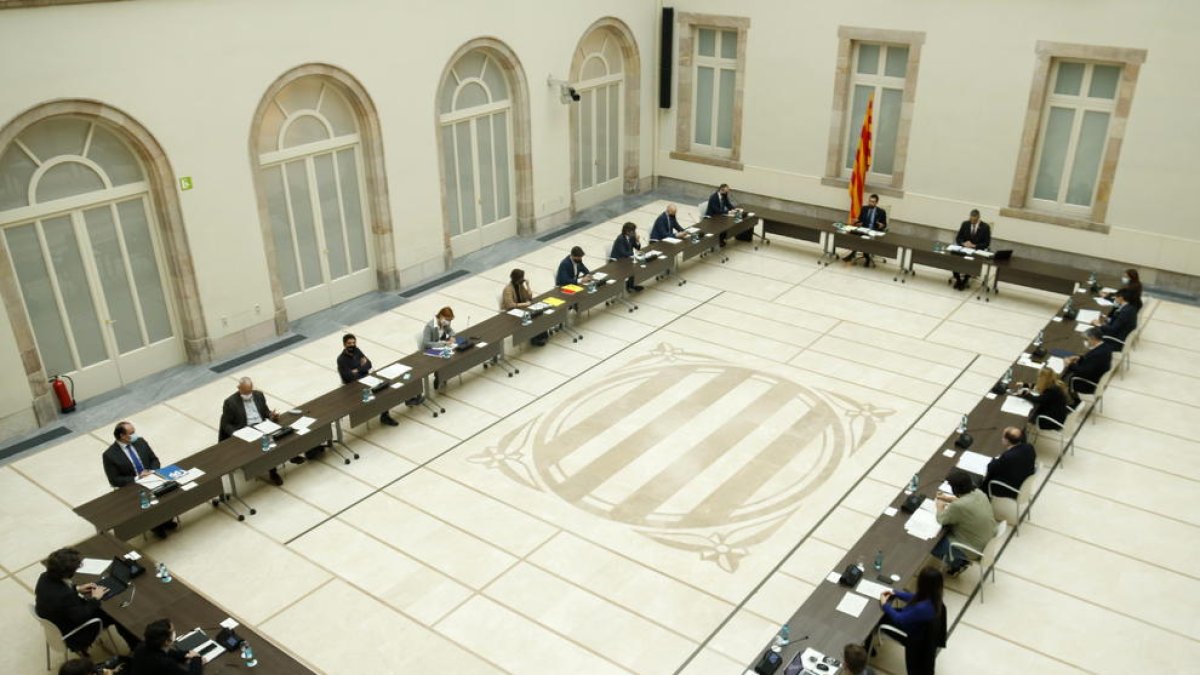 Mesa de grups del Parlament, eleccions, 14-F