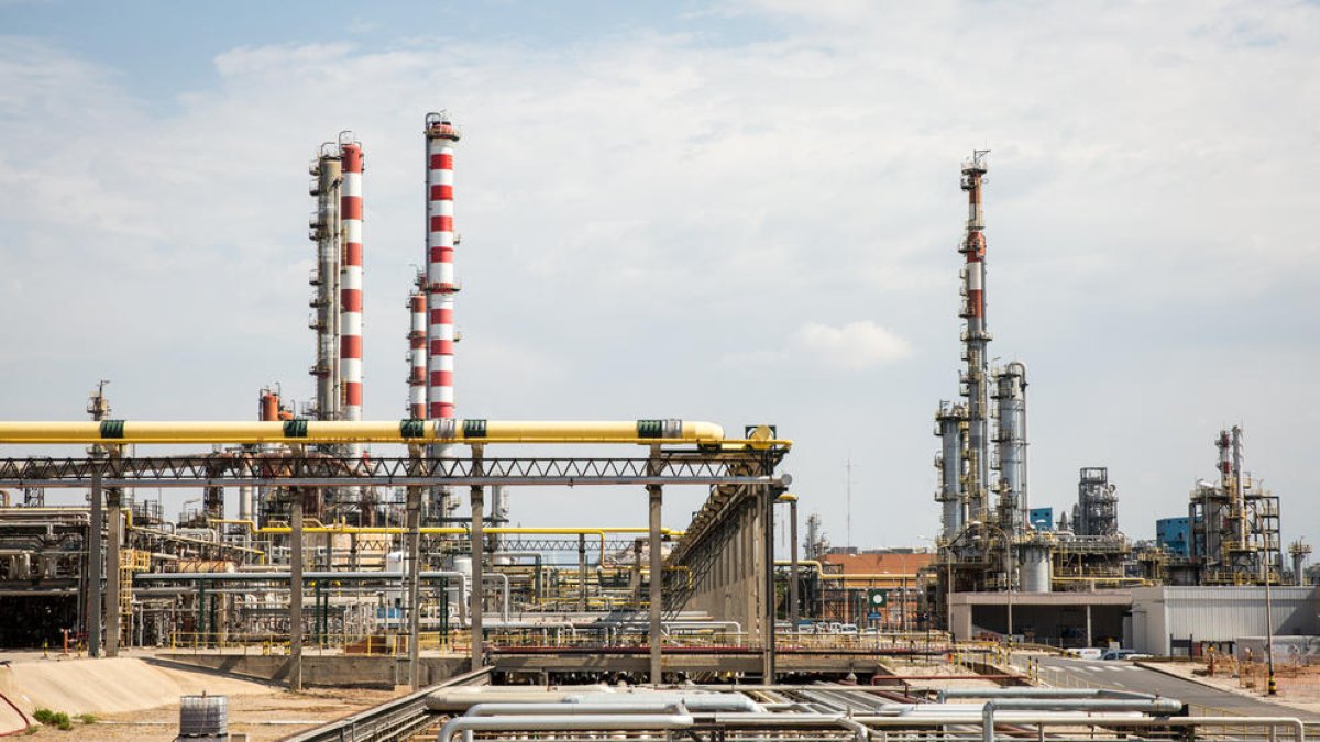 Repsol produeix a Tarragona biocombustible per a avions