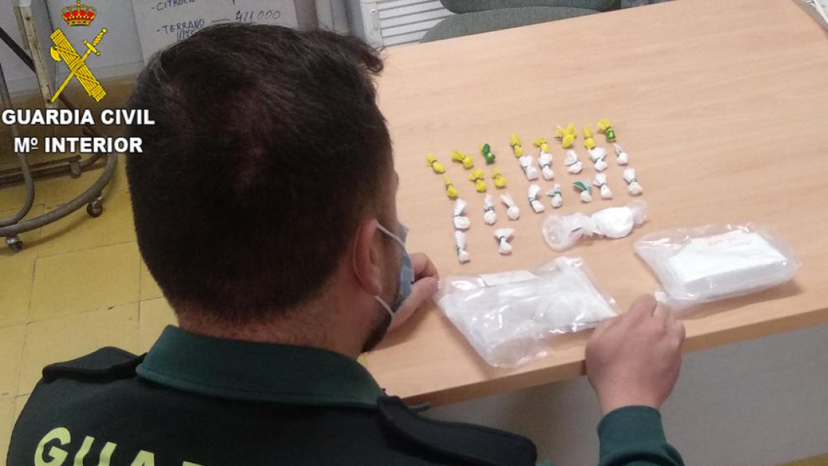 Detenido un taxista al AP-7 en l'Aldea para llevar 400 gramos de cocaína