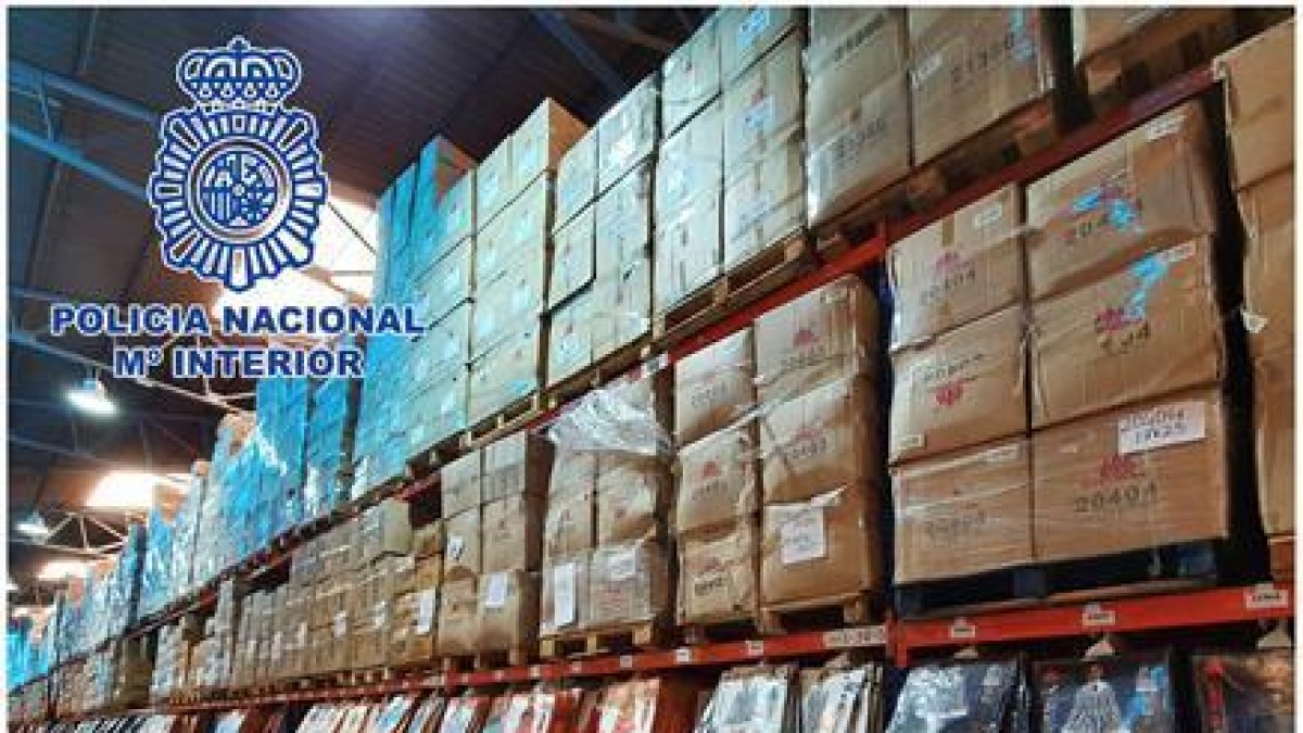 Detenido un matrimonio chino con 10.000 disfraces de superhéroes falsificados