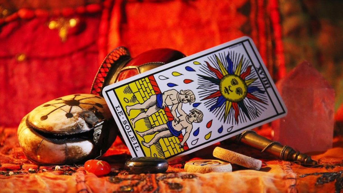 Detenidas en Castellón para extorsionar con documentos falsos a clientes de su servicio de tarot y videncia