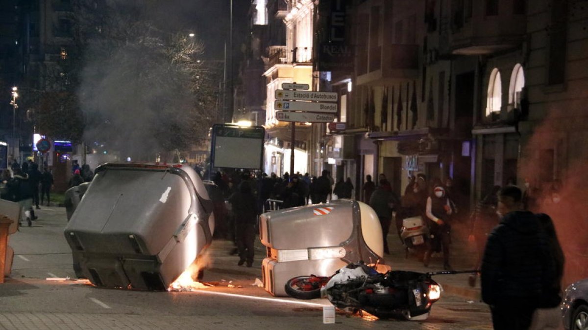 Disturbios en Barcelona, Lérida y Gerona durante las manifestaciones de apoyo|soporte a Hasel