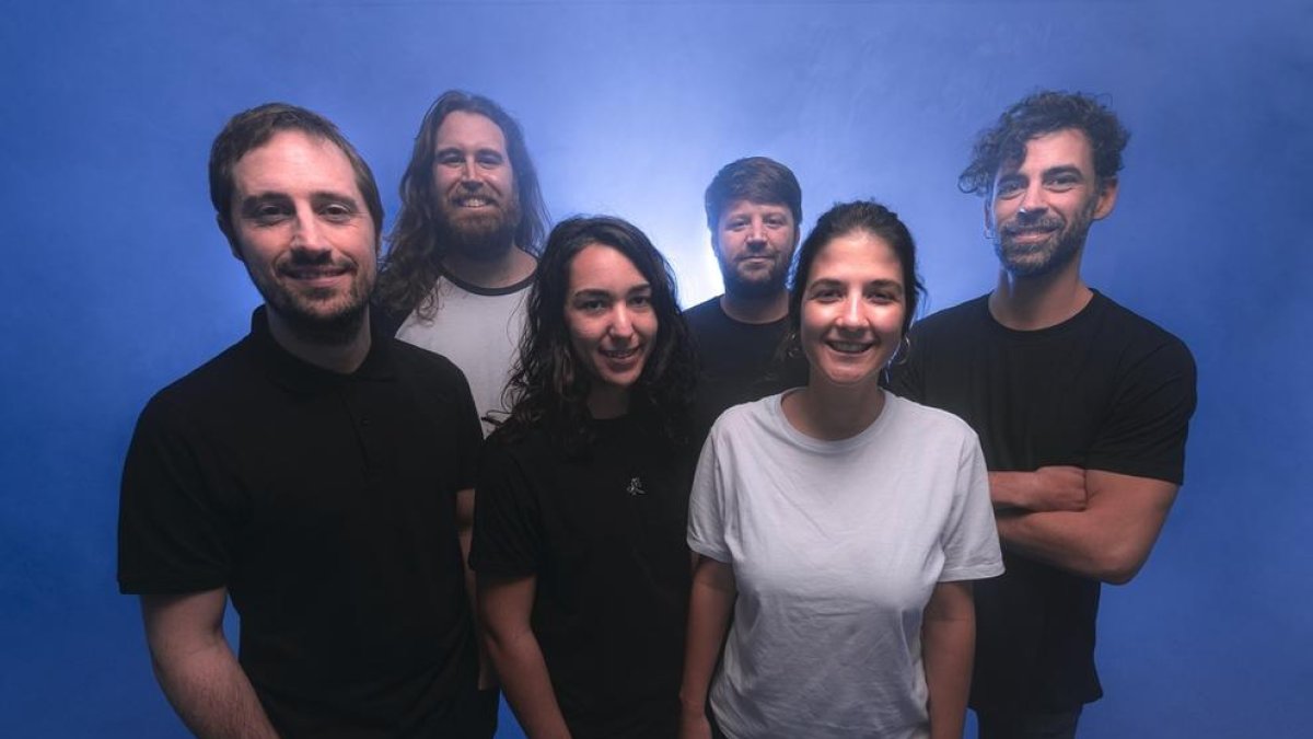 Ebri Knight treu la música al carrer
