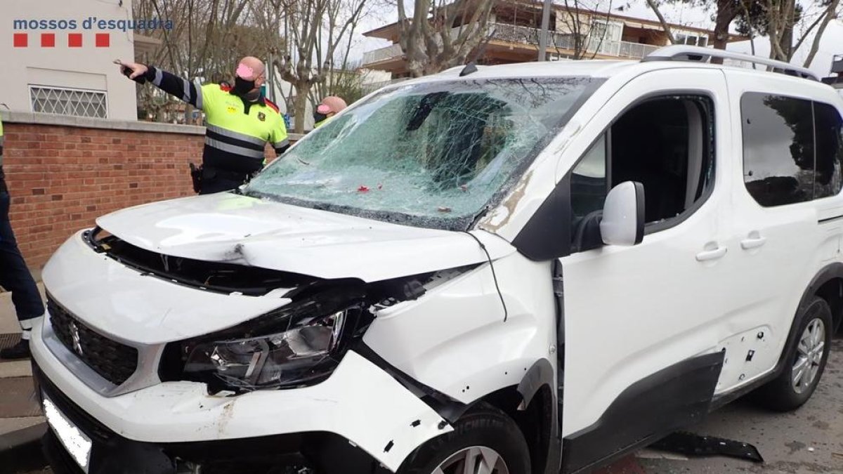 Detingut després d'una persecució en què conduïa de manera temerària per la C-32 i provocar un accident