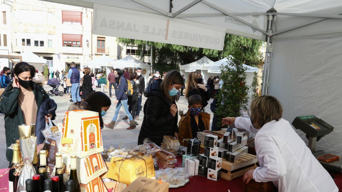 Els veïns de Riudoms fan costat al comerç local al XV Mercat de Nadal