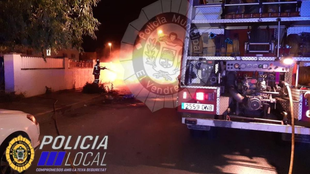 Els Bombers fan dos serveis per incendi de contenidors durant la matinada al Vendrell