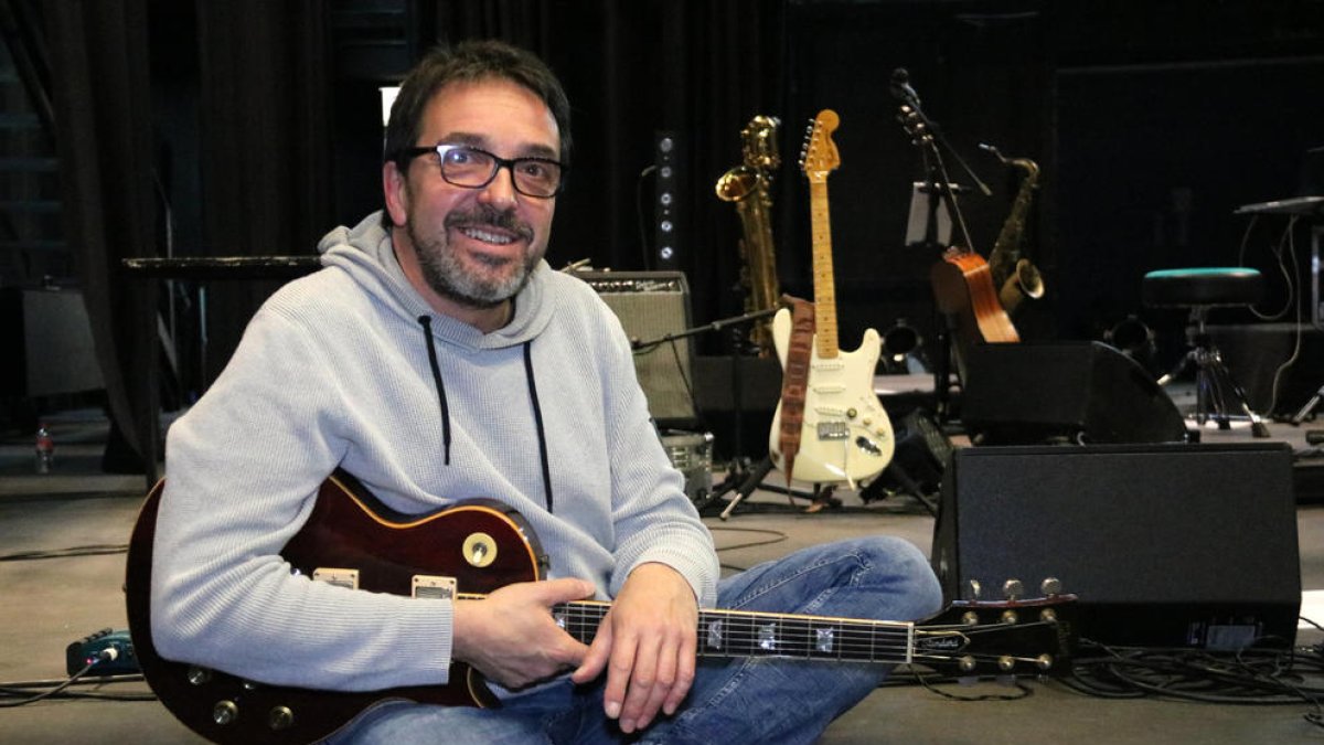 El guitarrista de Lax'n'Busto, Pemi Rovirosa, debuta en solitari amb 'Vida'