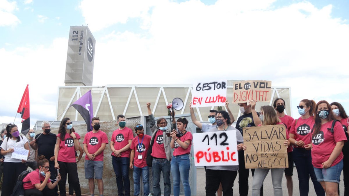 Els treballadors del 112 reclamen la internalització del servei d'atenció telefònica d'emergències