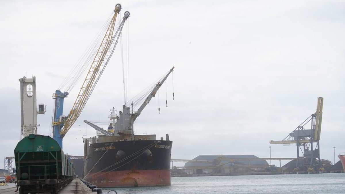 El Port de Tarragona registra el tercer mes consecutivo de incremento de tráfico de mercancías