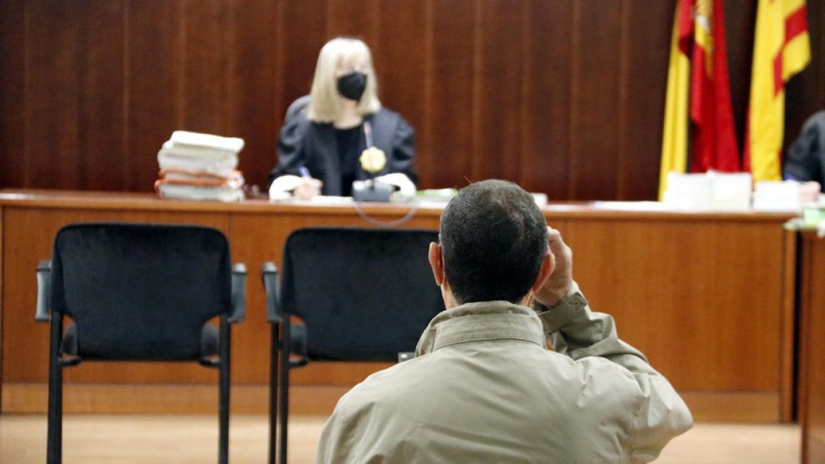 Nou anys de presó per violar la seva neboda, menor d'edat, durant cinc anys