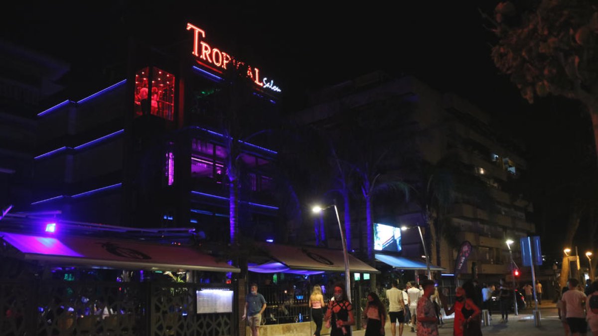 L'oci nocturn revifa a Salou amb mesures de seguretat durant la revetlla de Sant Joan