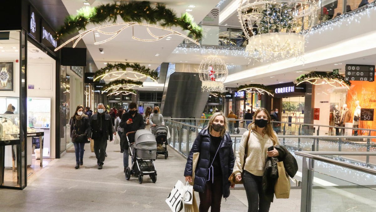 La Feria Centro Comercial de Reus reabre con el 94% de los comercios activos