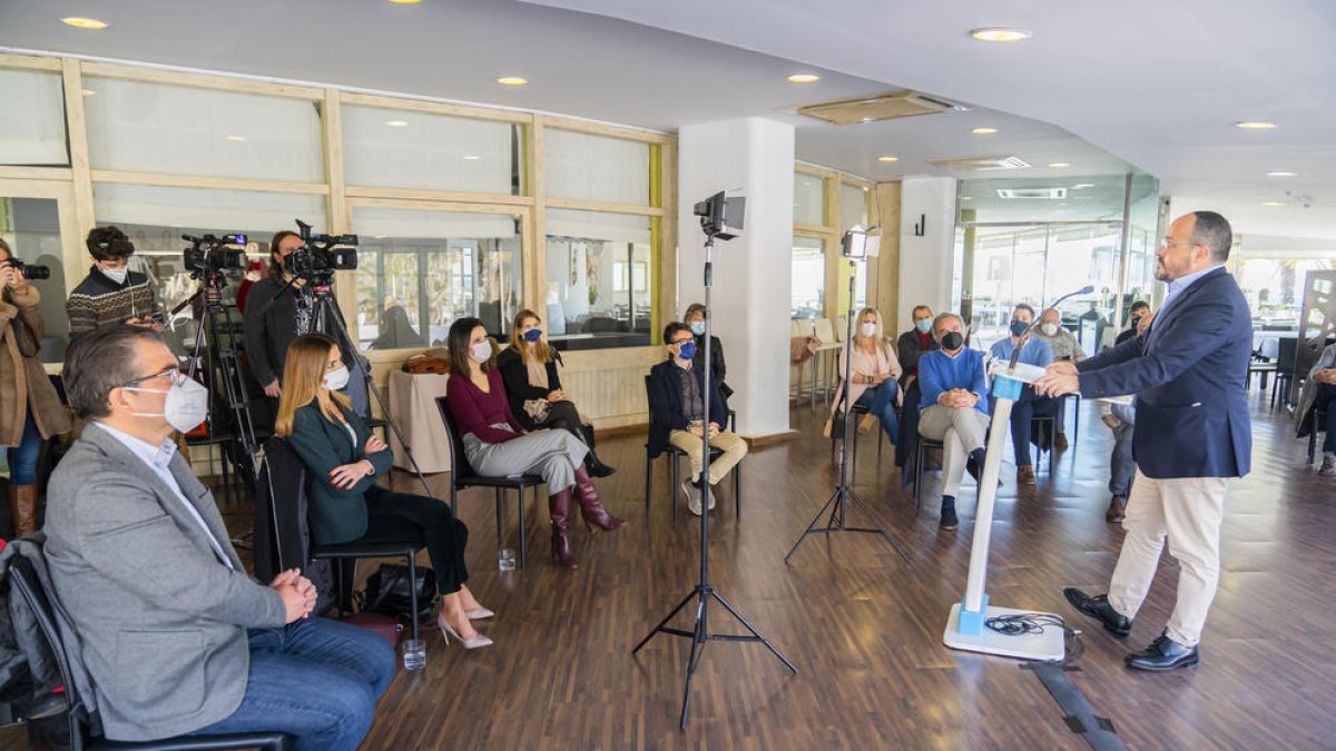 Fernández (PP): «Frega la immoralitat que Illa segueixi prenent decisions en funció de la seva calculadora electoral»