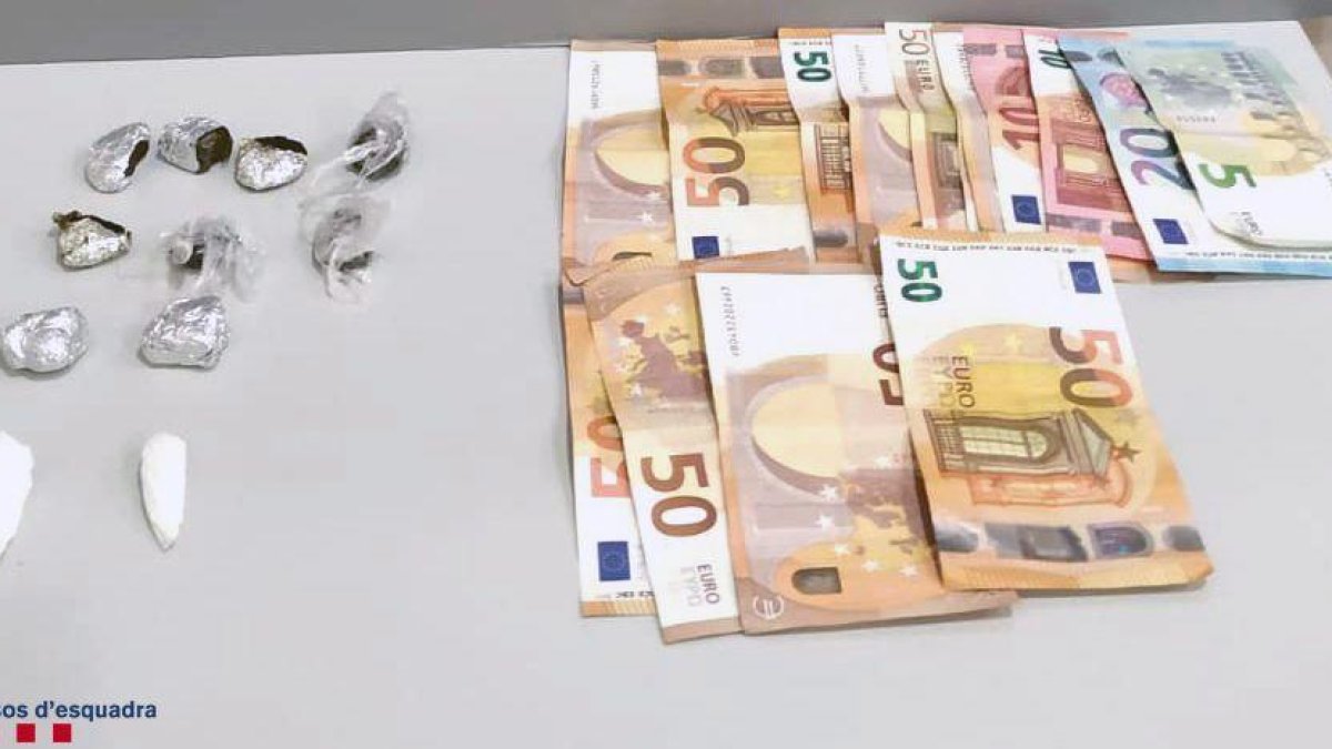 Detenen al Vendrell dos homes per vendre haixix i cocaïna a la via pública