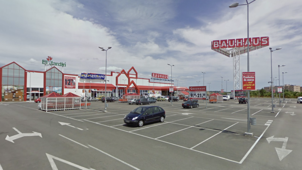 Colonial vende un inmueble de más de 12.000 metros cuadrados del centro comercial de Les Gavarres en Bauhaus