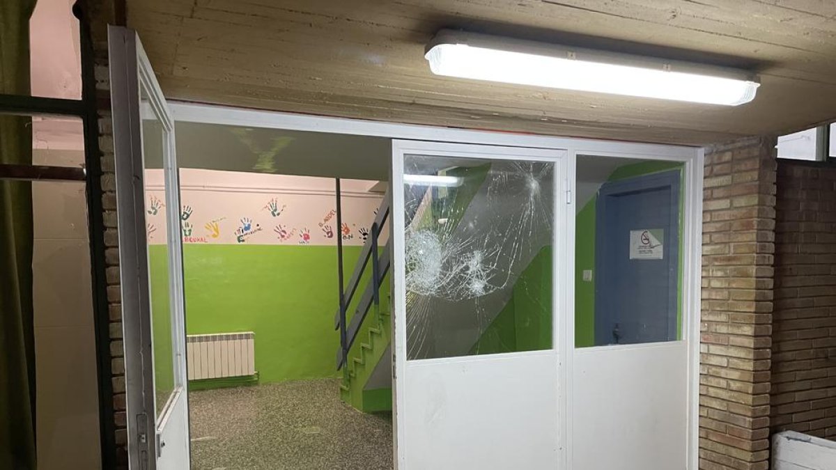 Los trabajadores del centro de menores de Torredembarra indignados y alarmados por el ataque