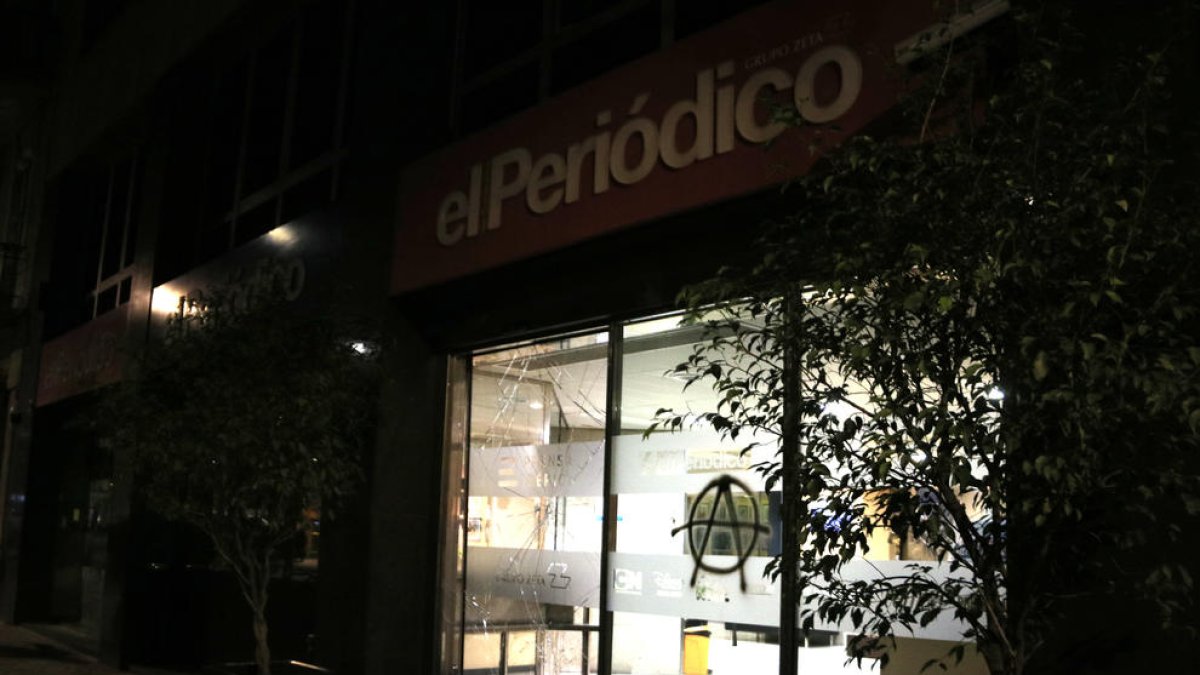 Almenys sis detinguts en la tercera nit d'aldarulls a Barcelona per l'empresonament de Pablo Hasel