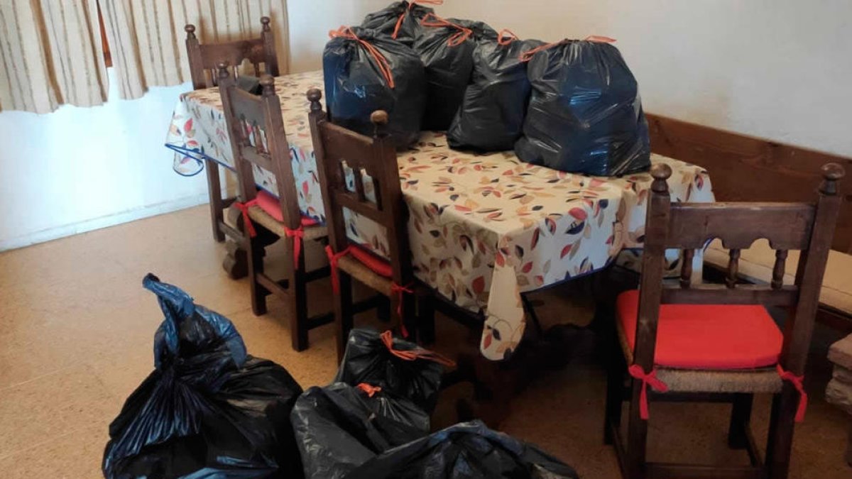 Els troben amagats en un armari i sota un llit després de robar en una casa a Coma-ruga