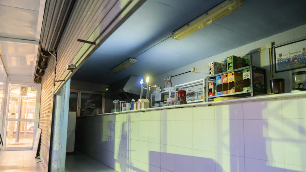 Els bars dels camps de futbol podran obrir a partir del pròxim dilluns