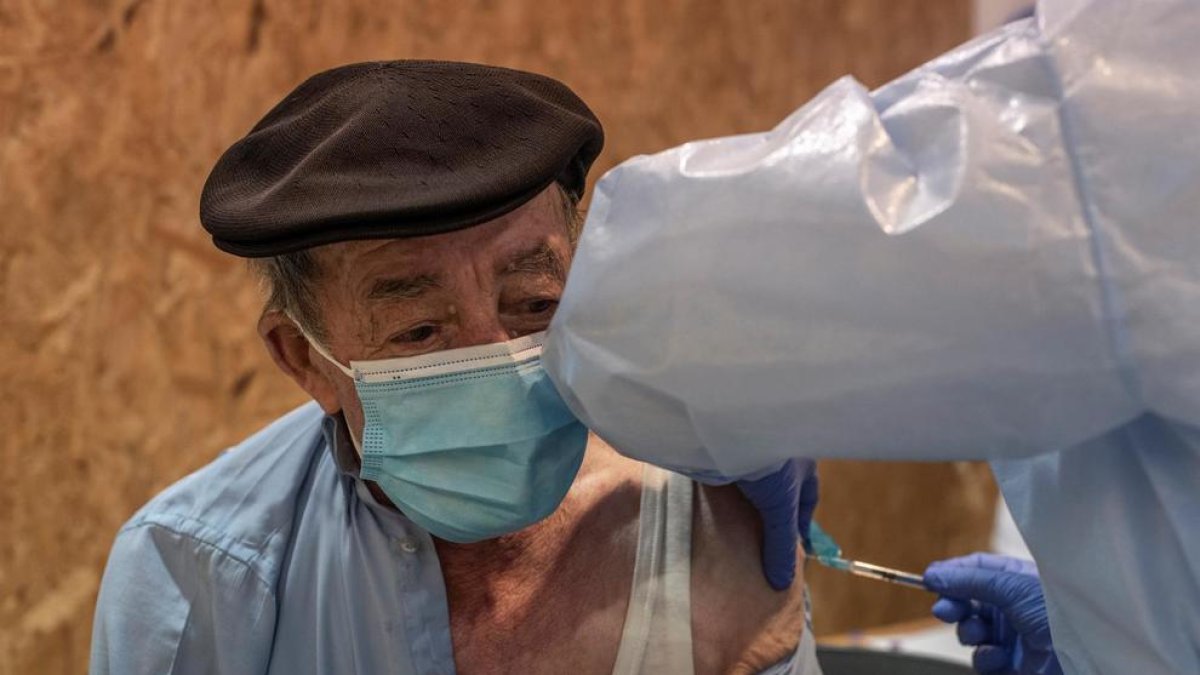 Gairebé el 70% dels majors de 80 anys està immunitzat amb les dues dosis