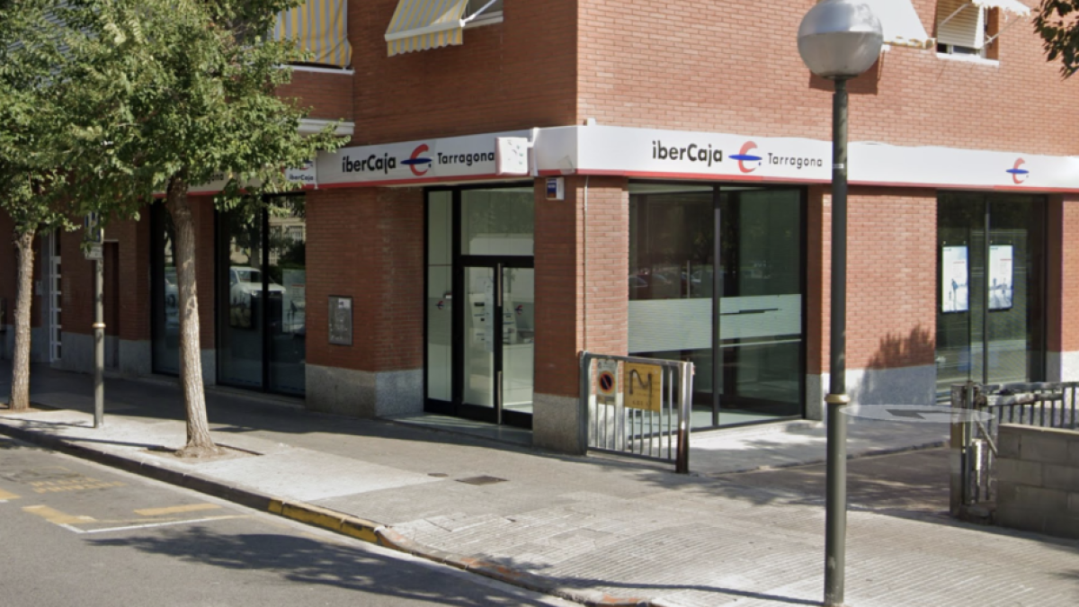 Ibercaja cierra el cajero de Torreforta fuera de horarios de oficina por|para episodios de insalubridad