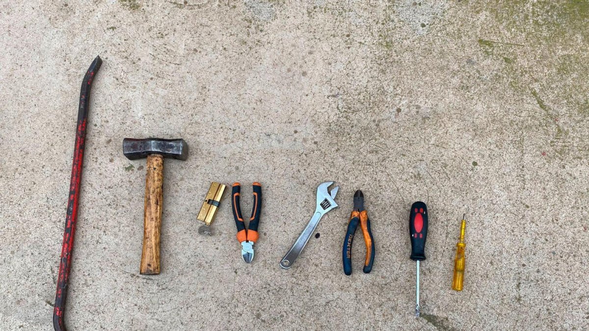 Detinguts a Vila-seca quan intentaven accedir a un pis enfilant-se per una canonada