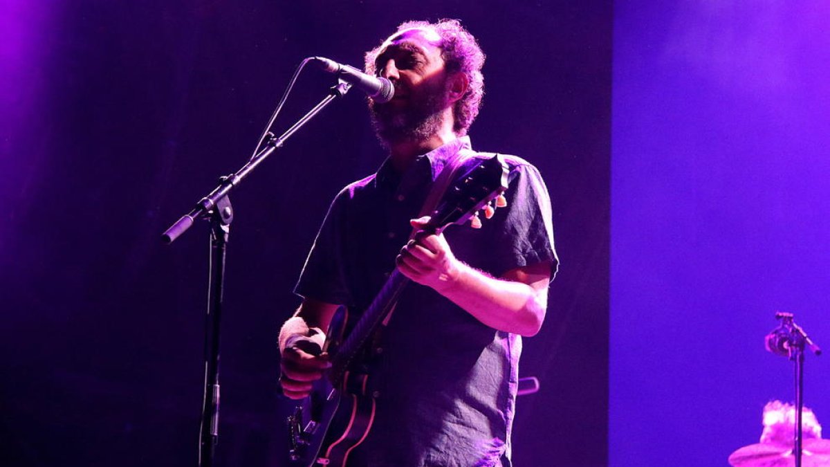 Los Planetas ironiza con la figura de Juan Carlos I con la canción 'El rey de España'