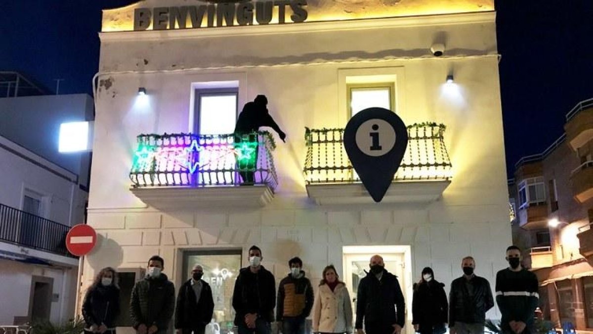 El Ayuntamiento de Vandellòs i l'Hospitalet de l'Infant reconoce a los autores de las imágenes del calendario de 2021