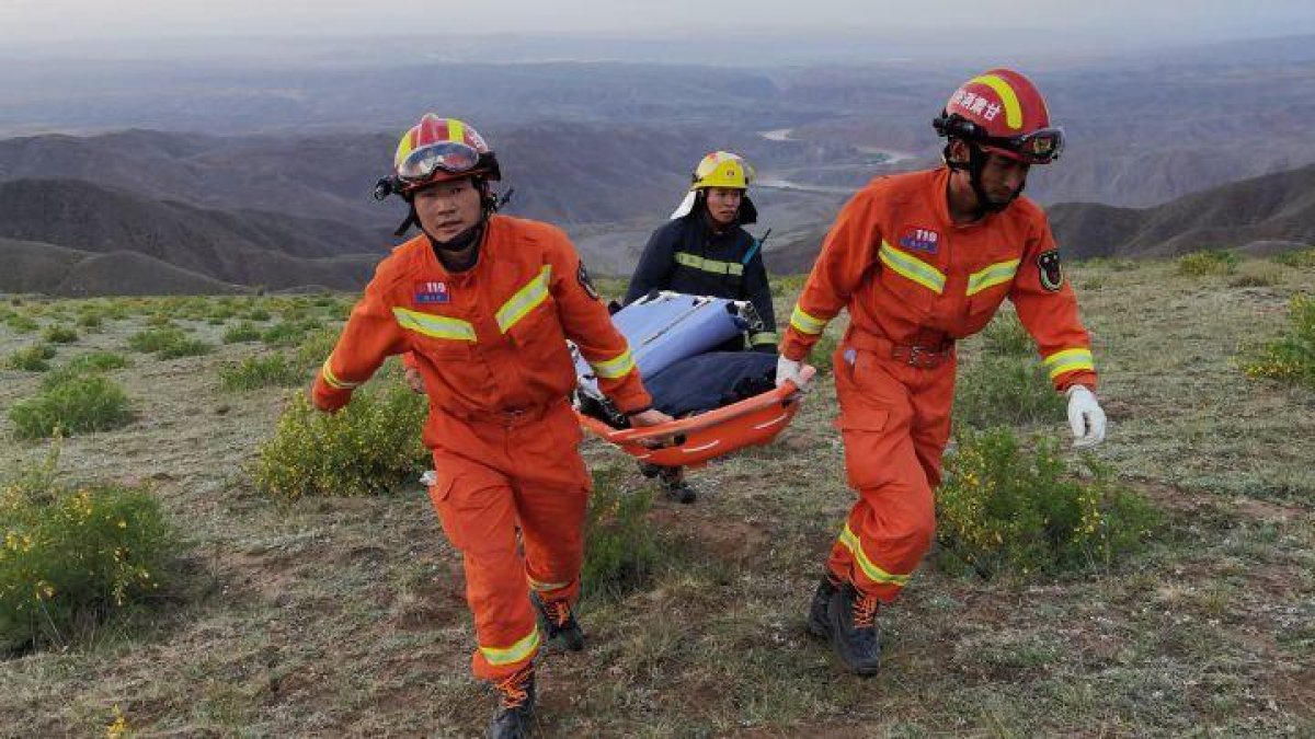 Mueren de frío 21 personas en una carrera de montaña en China