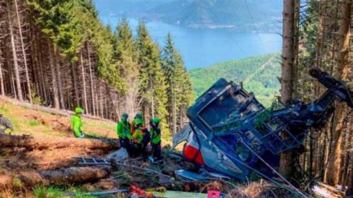 Nueve muertos al caer al vacío una cabina de teleférico en el norte de Italia