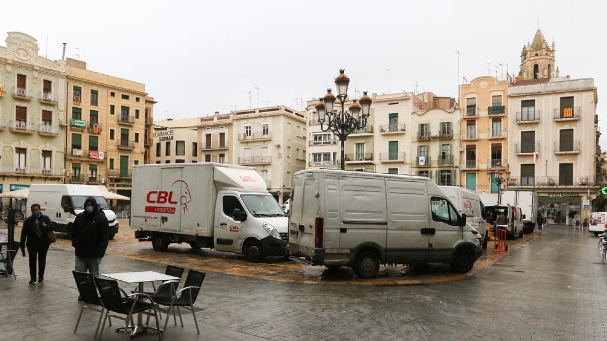 Els transportistes volen que es pugui descarregar al centre de Reus fins a les 12 hores