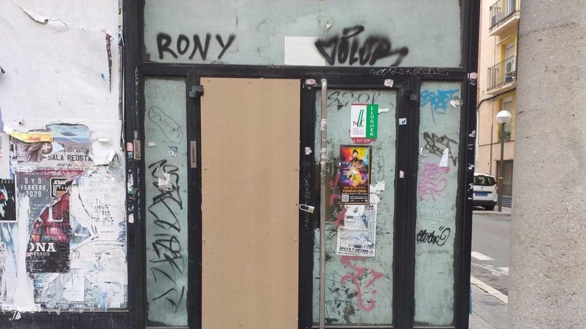 El local ocupado de la calle Apodaca es finalmente desalojado