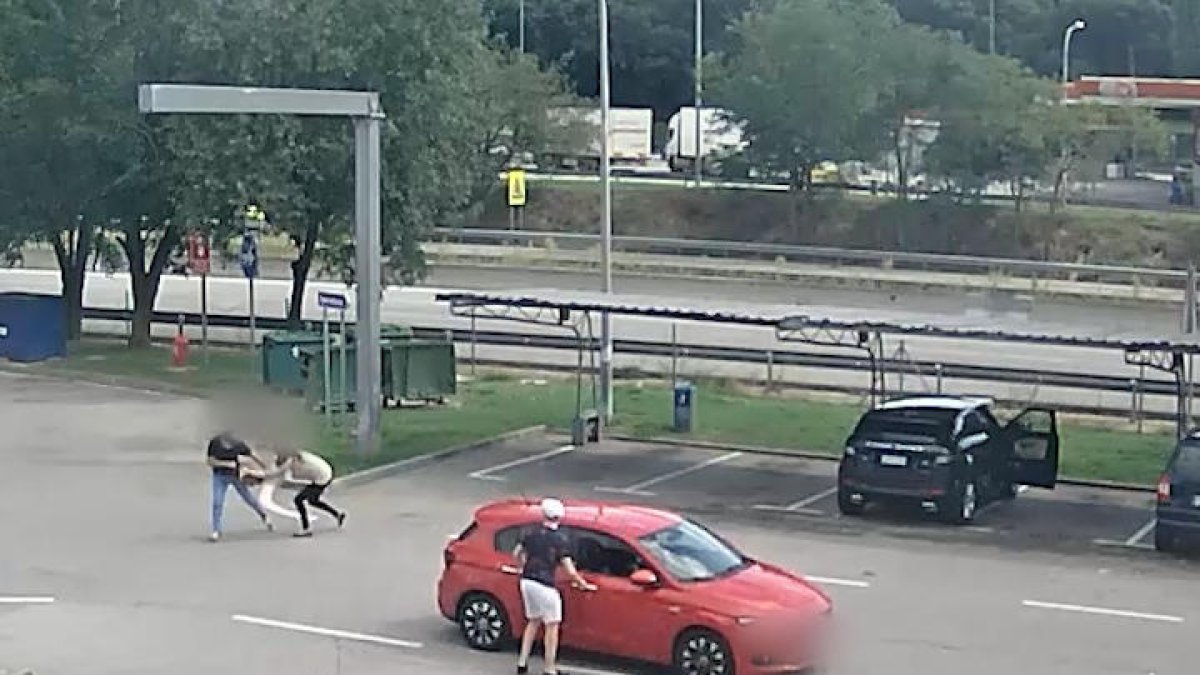 Els Mossos detenen un home per assaltar i robar la bossa de mà d'una dona amb 400.000 euros en joies