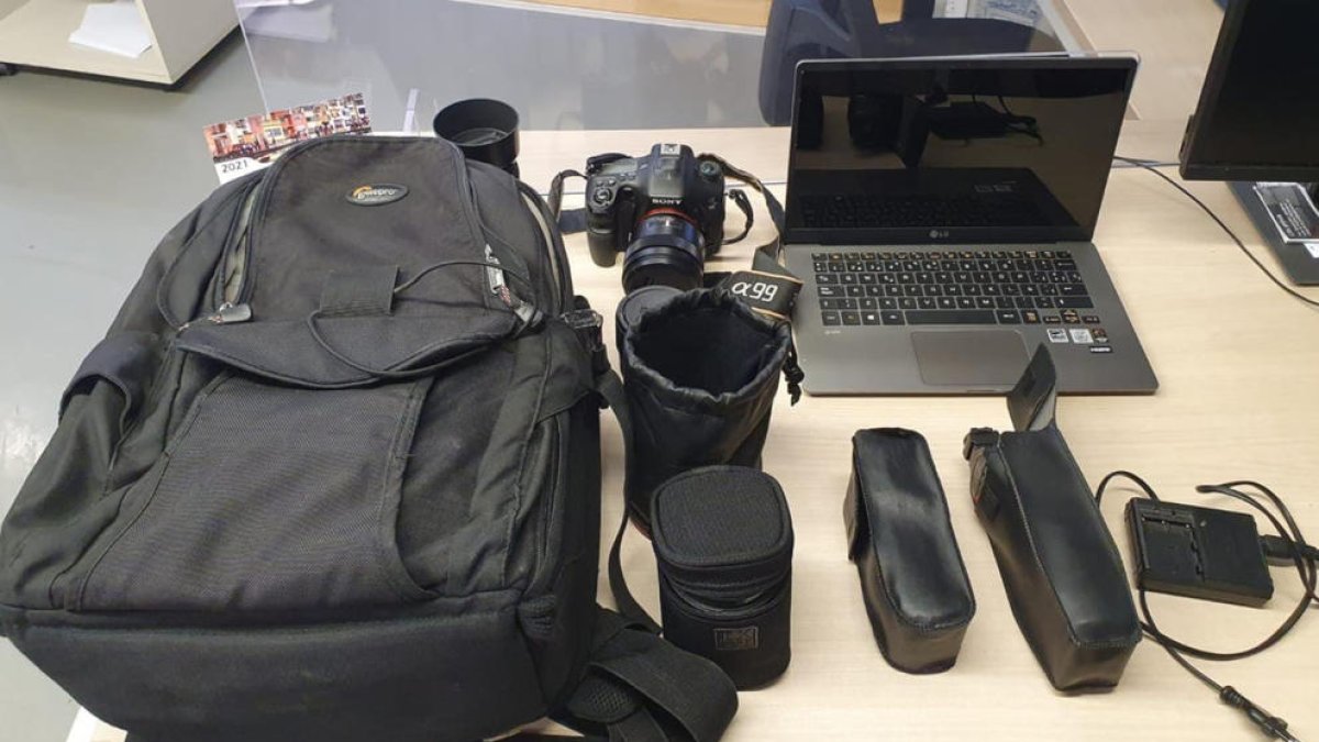 Detenidos dos jóvenes en Girona que habían robado material electrónico de una casa y huían con patinete eléctrico