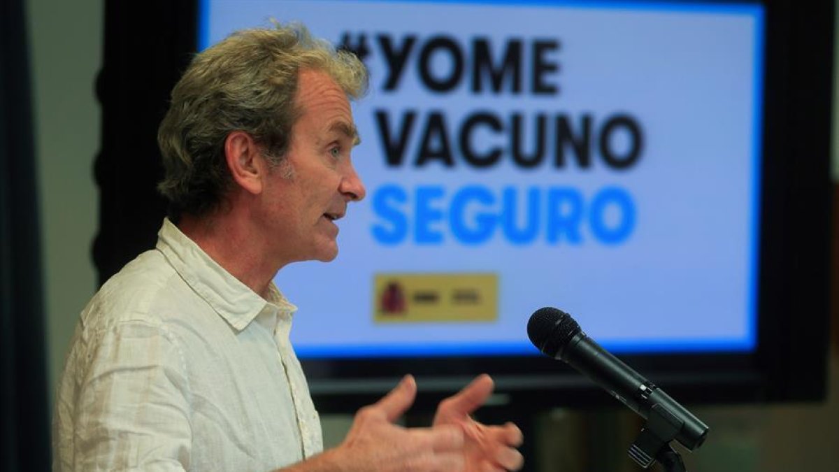 Simón diu que els majors de 60 anys vacunats amb AstraZeneca poden rebre la segona de Pfizer, si cal