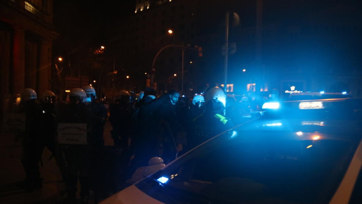 Los Mossos detienen a 102 personas durante las cinco jornadas de protestas por el encarcelamiento de Pablo Hasel