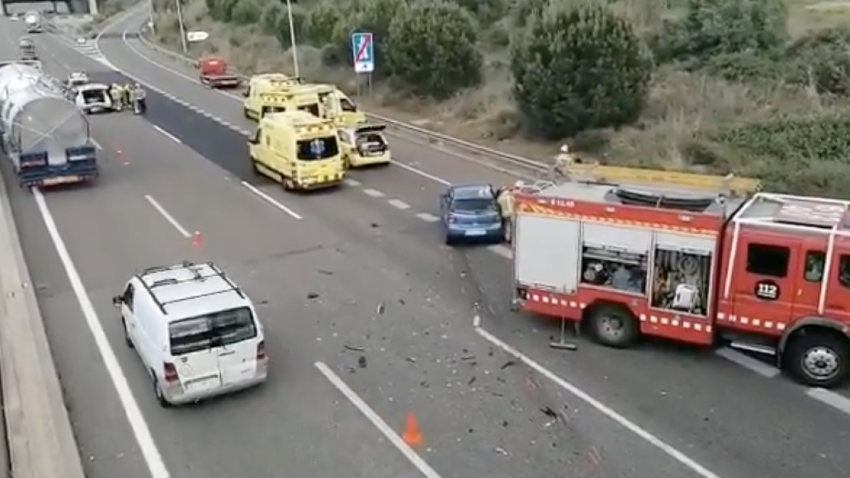 Un herido grave, dos menos graves y cuatro leves en un accidente al AP-7 en Tarragona