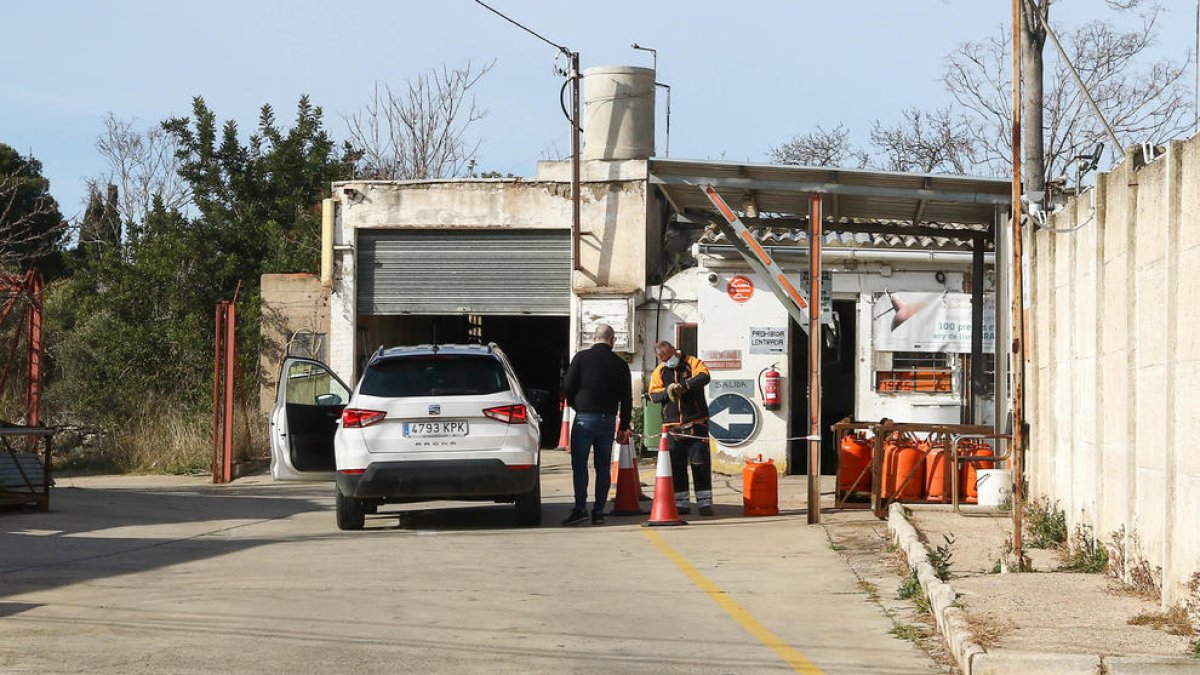 La demanda de bombonas de butano se dispara por|para el precio de la luz y el frío
