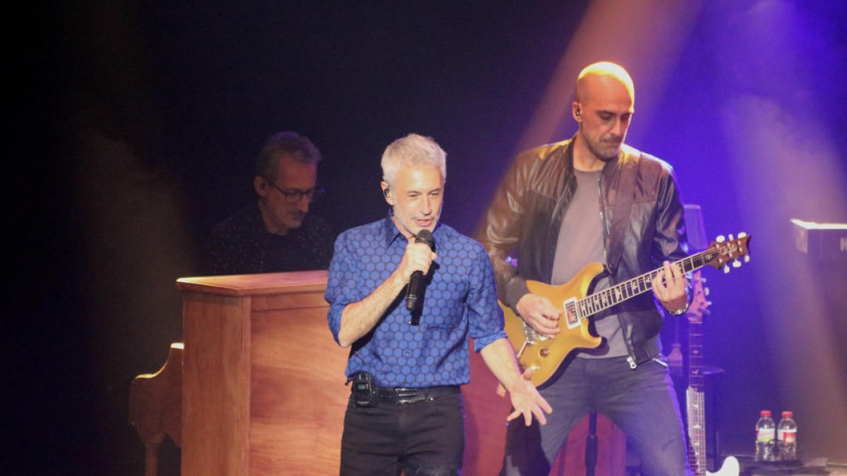 Sergio Dalma reanuda enérgico en Barcelona la gira que la pandemia interrumpió: «Nuestros ojos se vuelven a encontrar»