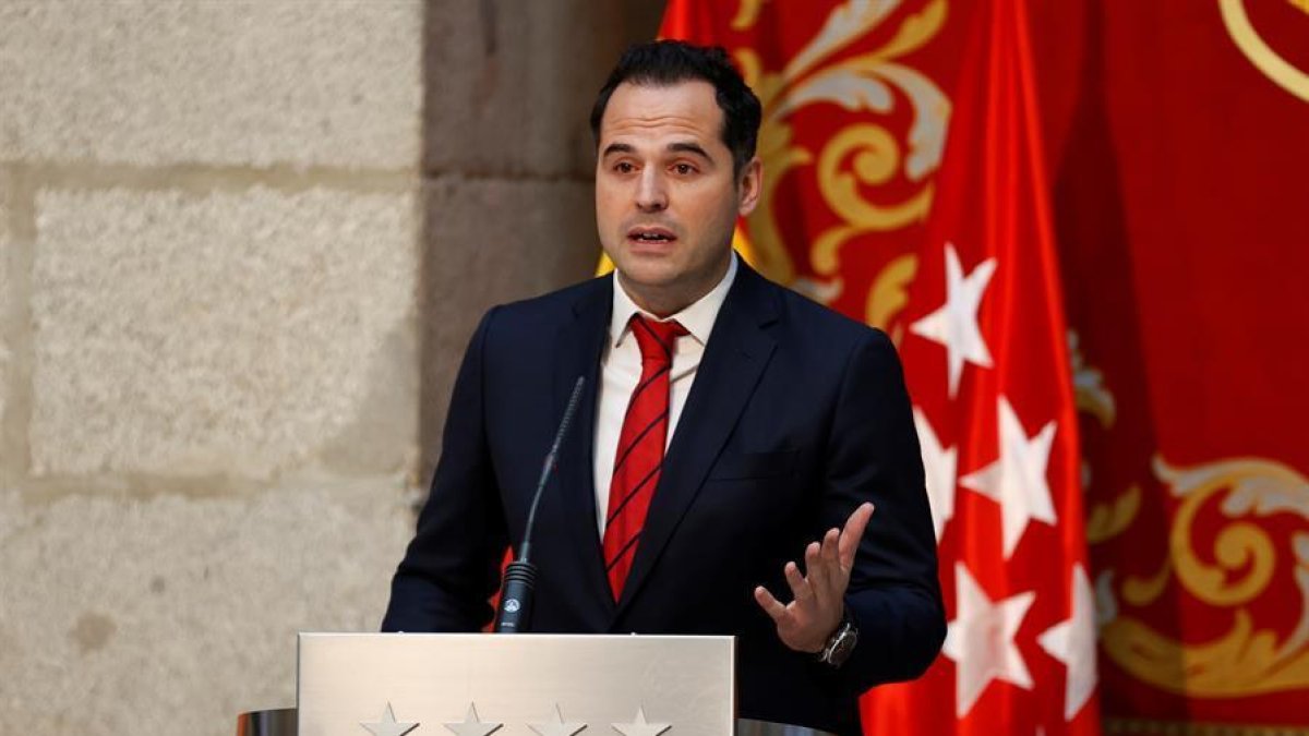 Madrid suspende 14 días el suministro de primeras dosis por falta de vacunas