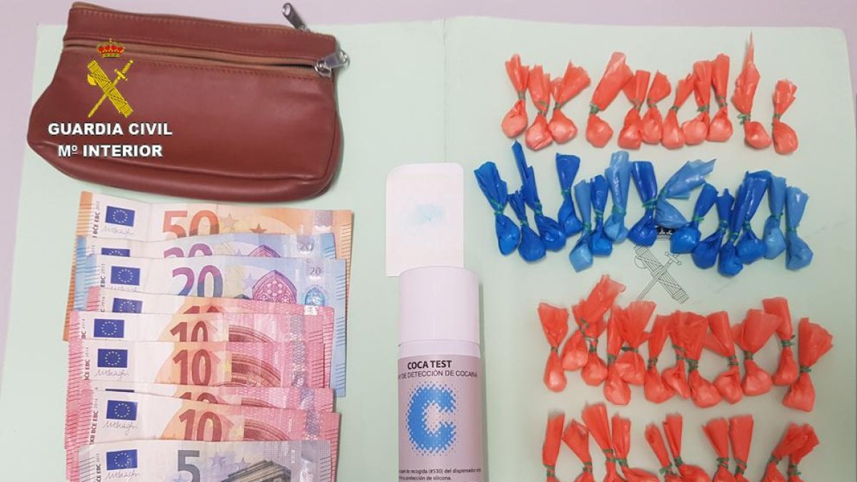 Detingut el propietari d'un bar de Santa Bàrbara per vendre de droga al seu interior